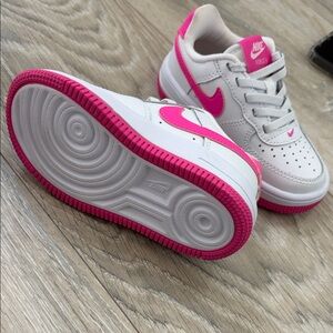 NEW Nike Kids' Sneakers in White and Hot Pink